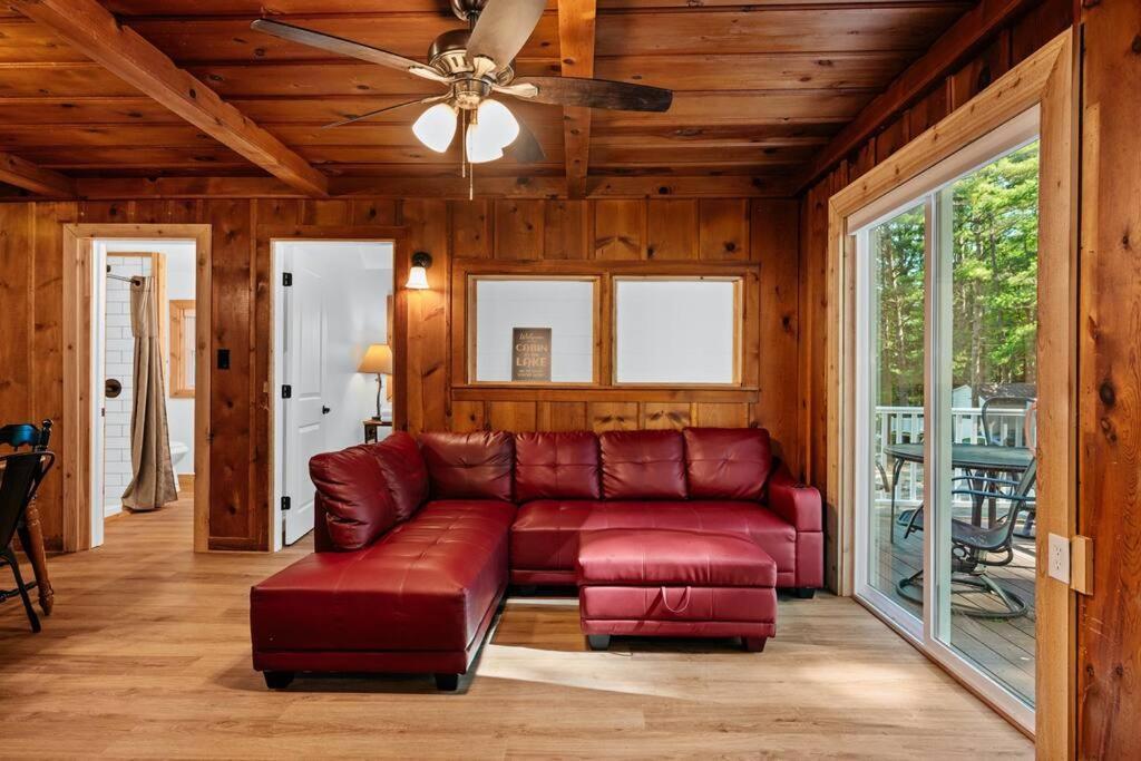 Cabin On Beautiful Arbutus Lake Near トラバーズ・シティ エクステリア 写真