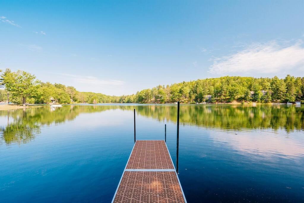 Cabin On Beautiful Arbutus Lake Near トラバーズ・シティ エクステリア 写真